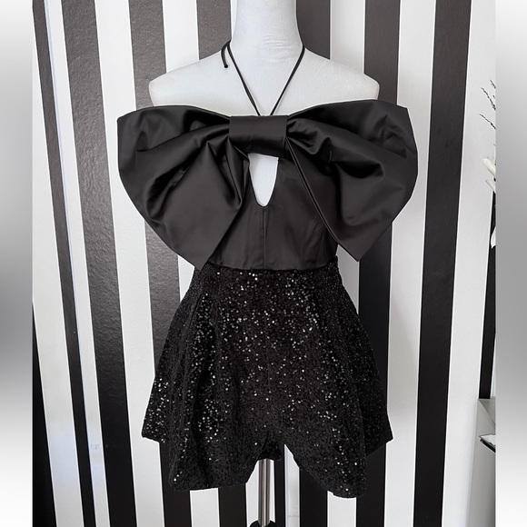 Adorable Bow Halter Velvet Sequin Romper - NWT - Picture 3 of 5